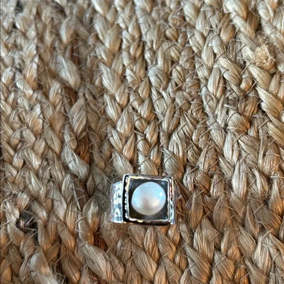 “Silpada” 9.25 Silver and White Pearl Ring size 7 - Picture 2 of 6